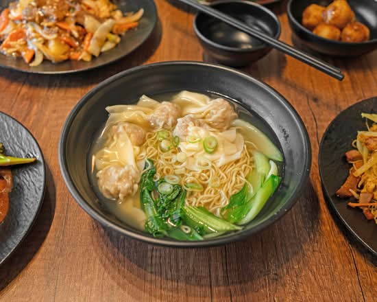 Prawn and Pork Wonton Egg Noodles Soup (鮮蝦雲吞麵)